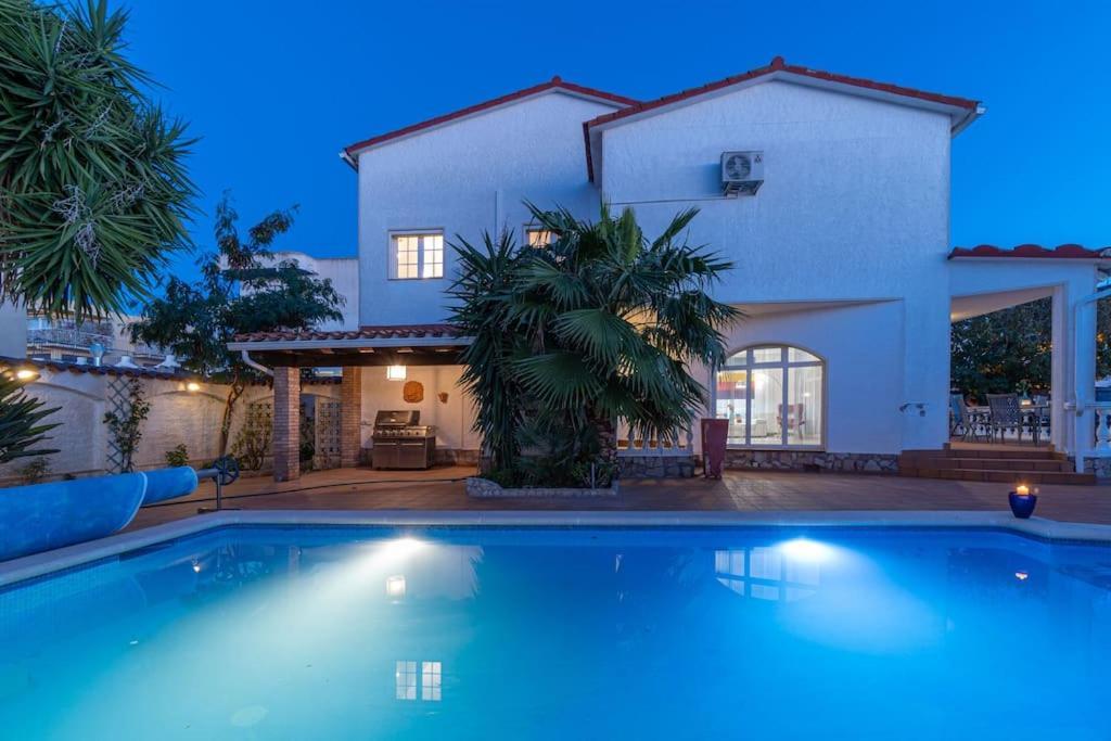 אמפוריבראבה Sm21-Gran Casa De Vacaciones En La Playa, 4 Habitaciones, Climatizada, Piscina, Barbacoa Y Wifi מראה חיצוני תמונה