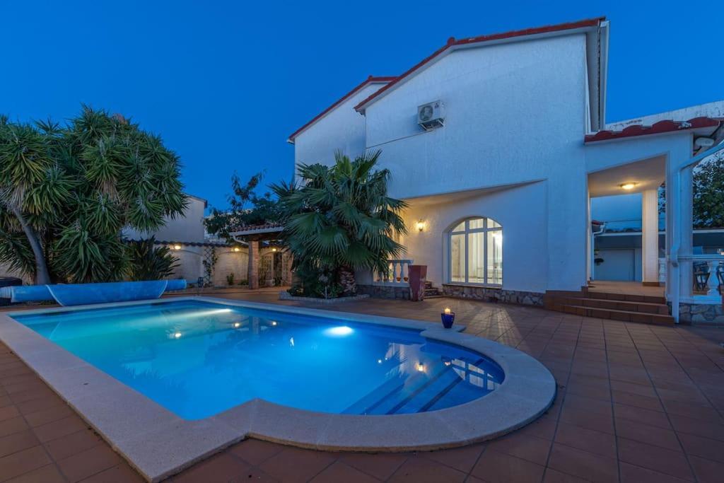 אמפוריבראבה Sm21-Gran Casa De Vacaciones En La Playa, 4 Habitaciones, Climatizada, Piscina, Barbacoa Y Wifi מראה חיצוני תמונה